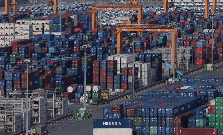 한국 수출 7천억 달러 돌파, ESG 경영으로 지속 가능한 성장동력 확보 전략 시급하다