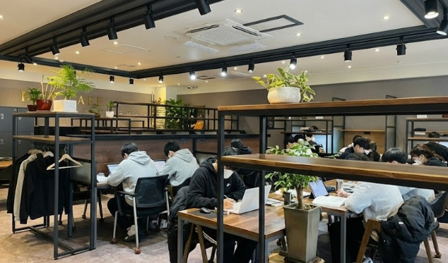 약대 열풍과 스파르타식 교육: 교육 기업의 성장을 위한 ESG 전략 필요성